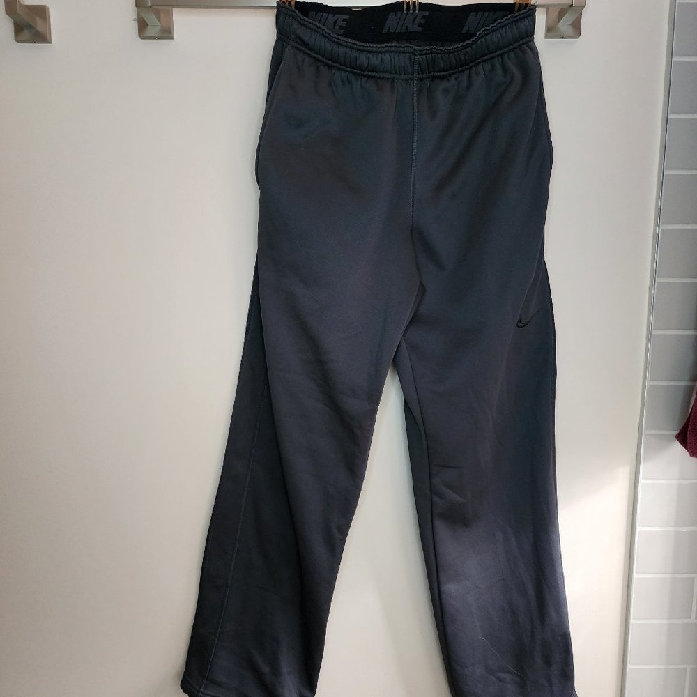 Men's Black Nike Thermafit Sweatpants - Size Medium